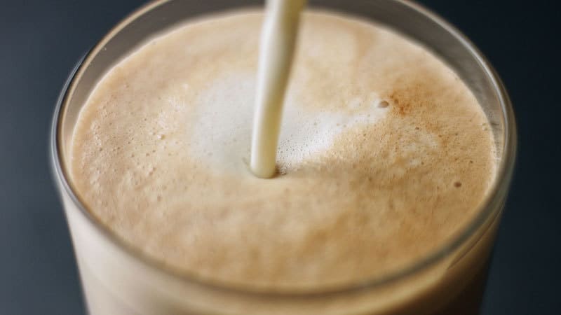 ▷ ¿Cómo hacer un café con leche sin una máquina de espresso? - Más Que Café  2022